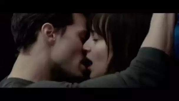 50 nuances de Grey: "Pas facile de tourner une scène de sexe", avoue Dakota Johnson »