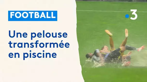 Trop glissante les jours de pluie, la pelouse de ce stade a été intégralement remplacée