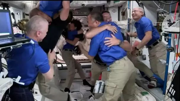 “Bienvenue à Crew-2" : Thomas Pesquet pénètre à bord de la Station spatiale internationale