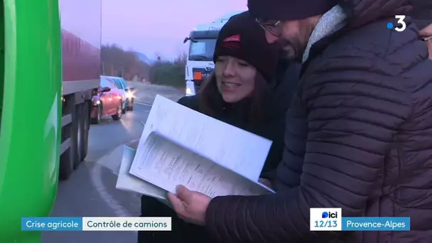 Sisteron : contrôle des camions par les agriculteurs au péage de l'autoroute A51