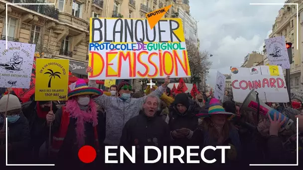 Grève à l'Éducation nationale: les professeurs sortent dans les rues de Paris