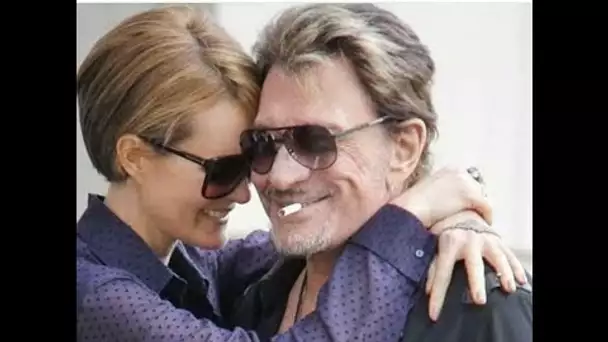 Laeticia Hallyday renoue avec la coupe courte… qui avait tant déplu à Johnny
