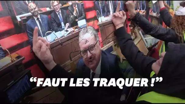 Acte XI : des gilets jaunes taguent la photo des députés devant l'Assemblée