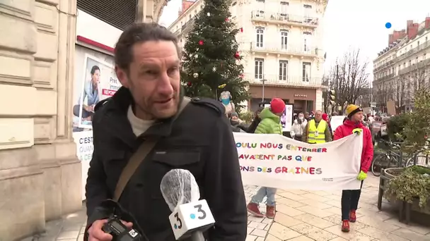 Grenoble : 200 personnes dans la rue pour dénoncer une "dictature sanitaire"