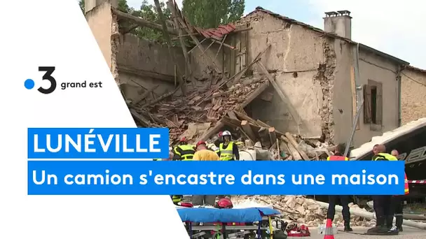 Lunéville : un camion s'est encastré dans une maison