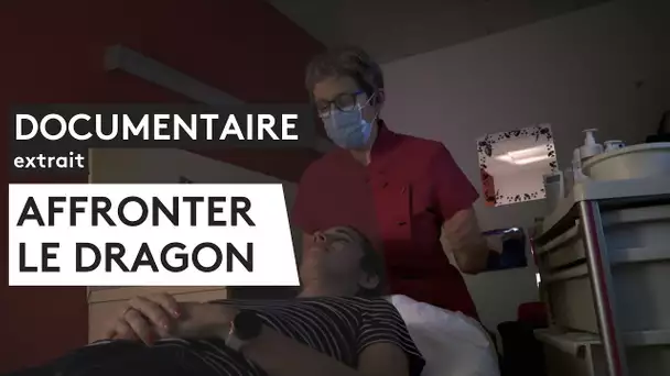 Documentaire "Affronter le dragon", Mado oncologue-esthéticienne parle de son métier et du cancer.