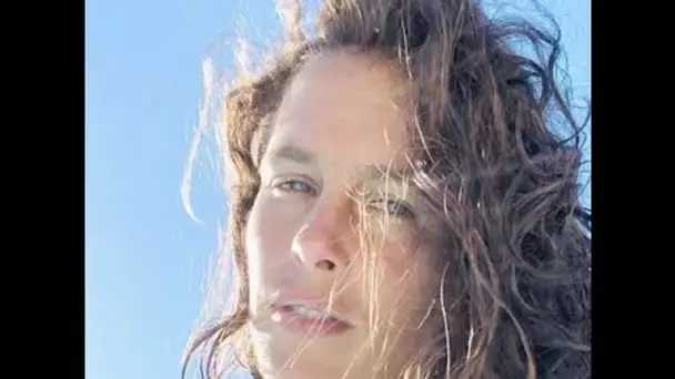PHOTO – Piscine, soleil, amour : Clémence Castel savoure son été