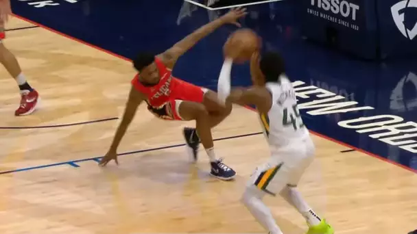 Donovan Mitchell Drops Defender Making Plays They Can't Believe 😮
