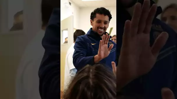 The visit of our Parisians at the Robert-Debré hospital with the Paris Saint-Germain Foundation ❤️💙