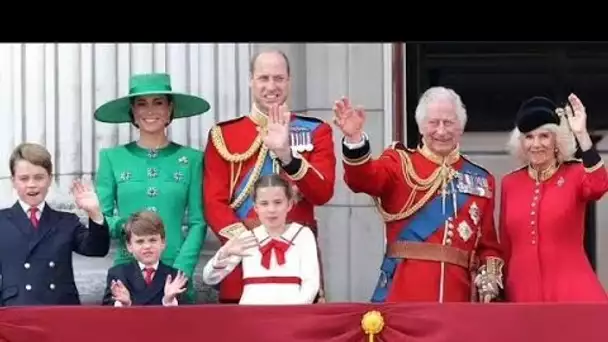 Un expert dit que la vraie raison pour laquelle Charles avait moins de monde sur le balcon du palais