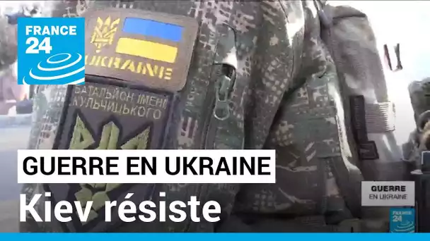 Guerre en Ukraine : les soldats prennent les armes pour défendre la capitale • FRANCE 24