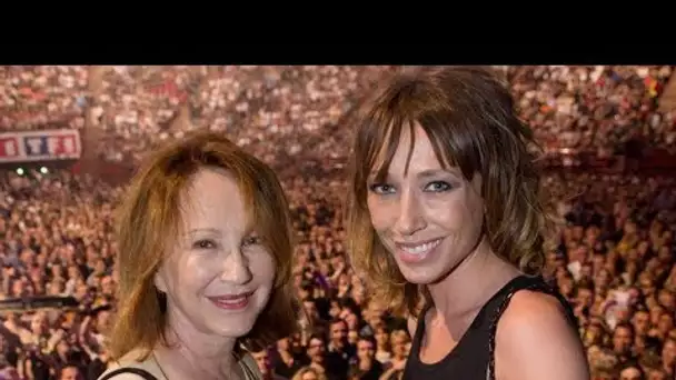 Nathalie Baye décorée de la Légion d'honneur, sa fille Laura Smet aux anges