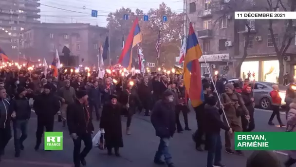 Arménie : des manifestants hostiles au Premier ministre défilent dans les rues d’Erevan
