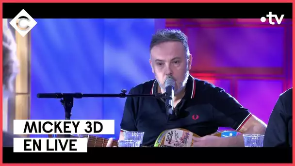 Mickey 3D en live sur la scène de C à vous - 17/12/2022