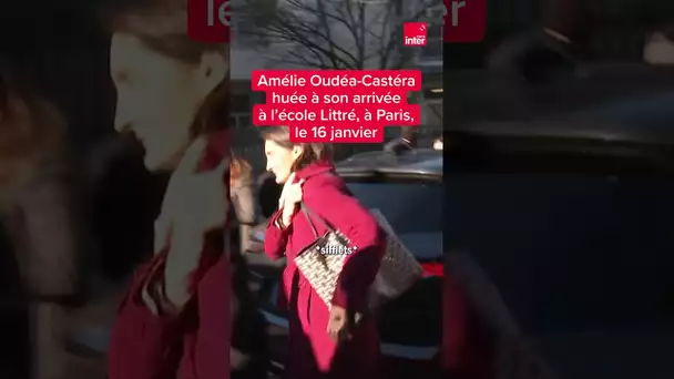 Amélie Oudéa-Castéra huée par des manifestants à son arrivée à l'école publique Littré #shorts