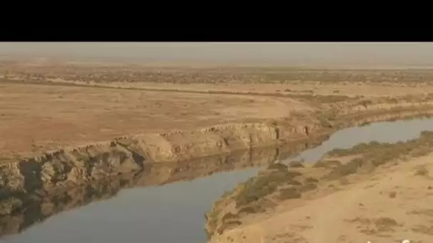 Kazakhstan : canal asséché sur le fleuve Syr Daria