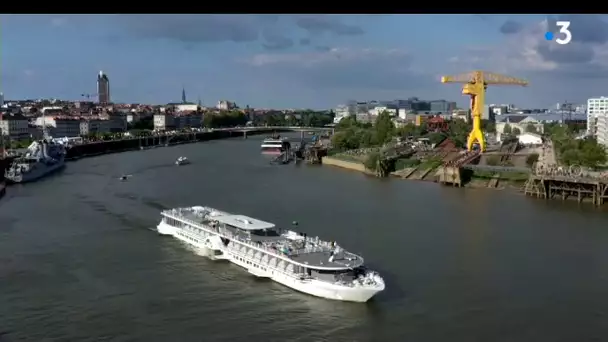 Débord de Loire 2019 : survol de la Loire à Nantes avant l&#039;arrivée de l&#039;Hermione et  du Belem