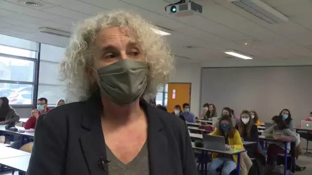 Florence Gourlay, professeure à l'UBS : "on peut faire cours et on nous interdit de le faire !"