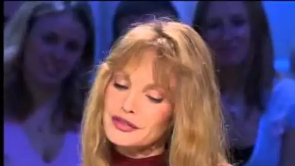 Le gage de Laurent Baffie à Arielle Dombasle - Archive INA