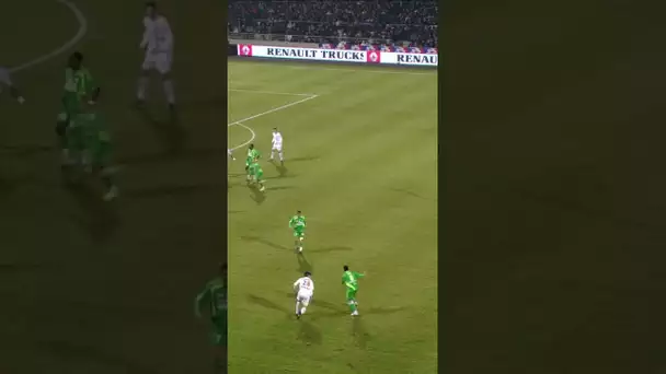 La perte de balle fatale ...😂 #ligue1 #ligue1mcdonalds #derby #funnyshorts #footballshorts