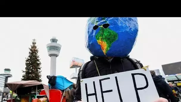 Des militants écologistes investissent l'aéroport de Schiphol, près d'Amsterdam