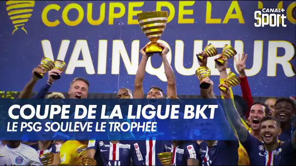 Le PSG soulève le trophée - Coupe de la Ligue BKT