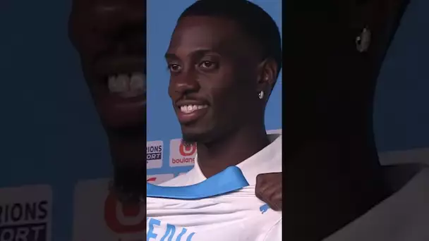 🩵🤍 Timothy Weah pose avec ses nouvelles couleurs ! #football #weah #om #marseille #shorts