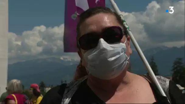 Grenoble : 200 personnes rassemblées pour réclamer "de l'argent pour l'hôpital public"