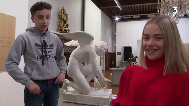 "L'Art et la matière" : une exposition où les visiteurs découvrent les œuvres d'art avec les mains