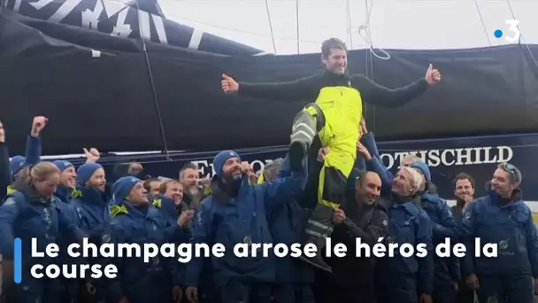 La joie de Charles Caudrelier entouré de son équipe. Le champagne arrose le héros de la course