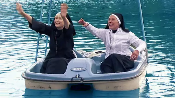 Des nonnes poussées dans l'eau !
