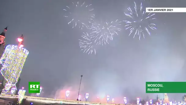 Le ciel de Moscou illuminé de feux d'artifice pour le Nouvel An 2021