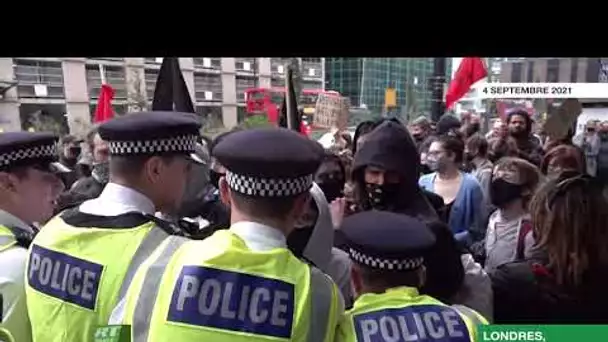 Londres : heurts entre policiers et antifas venus protester contre un rassemblement anti-immigration