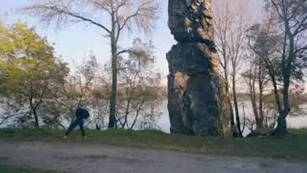 #corpsémouvants le danseur Nicolas Grosclaude  improvise une ôde à la Loire  AVO