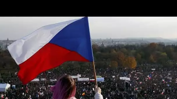 200 000 manifestants défient le Premier ministre Babis à Prague