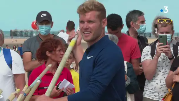 Saint-Jean-de-Monts : le décathlonien Kevin Mayer en exhibition sur la plage