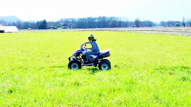 MOMO TEST LE QUAD DANS LES CHAMPS ! IL GÈRE DE FOU !!!