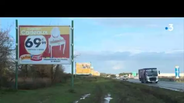 Poitiers fait la chasse aux panneaux publicitaires illégaux