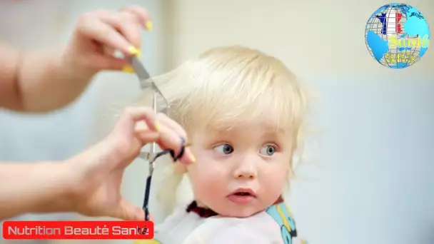 La première coupe de cheveux de bébé