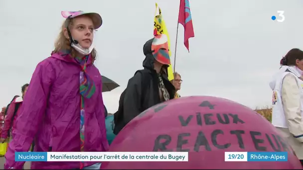 Manifestation des anti-nucléaires près de la centrale du Bugey (Ain)