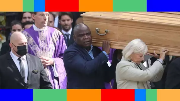 ✟  Bernard Tapie : terrassé par sa mort, Basile Boli raconte ce “dernier bisou” auquel il a eu droit