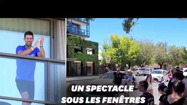 Les fans de Djokovic font le show sous son balcon pendant sa quarantaine