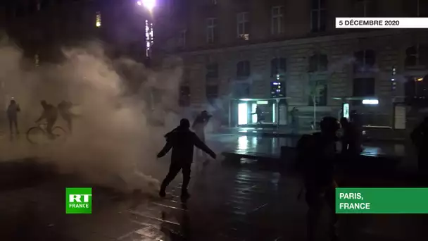 Paris : un journaliste blessé par la police lors de la manifestation contre la loi Sécurité globale