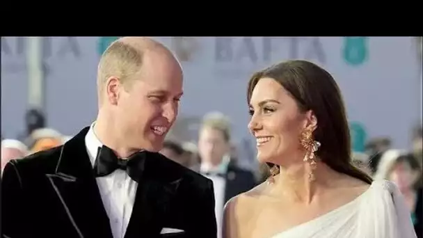 Kate rend les fans royaux fous en donnant à William une tape derrière aux BAFTA dans un rare moment