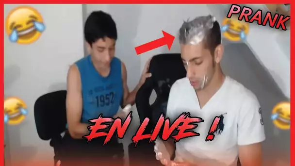 JE LUI METS DE LA MOUSSE À RASER PENDANT QU&#039;IL JOUE ! PRANK