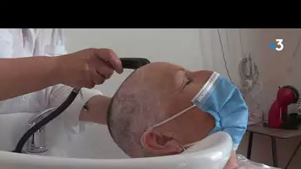 Cannes : un hôpital accueille un salon de coiffure pour les patients qui souffrent d'un cancer