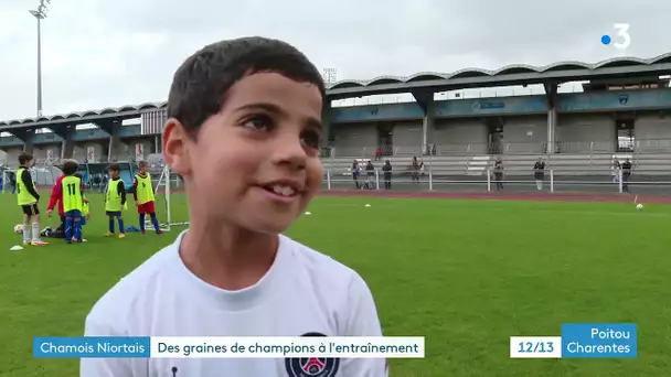 Football : les Chamois Niortais s'entraînent avec des enfants
