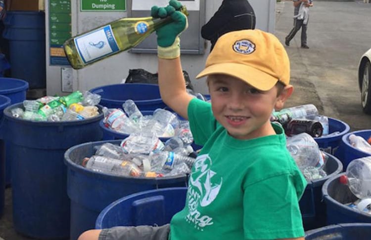 Ce petit garçon de 7 ans a gagné 10 000 dollars grâce à sa passion pour le recyclage