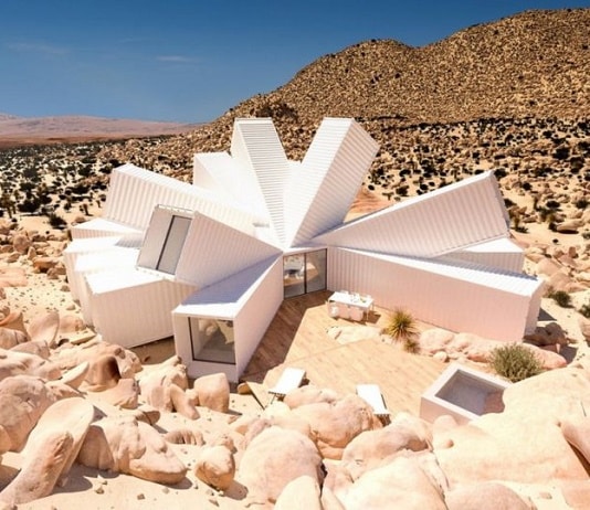 James Whitaker construit une maison en plein désert à partir de conteneurs d’expédition