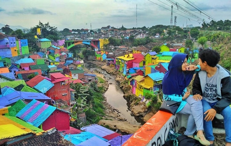 Un bidonville indonésien transformé en un village multicolore incroyable !